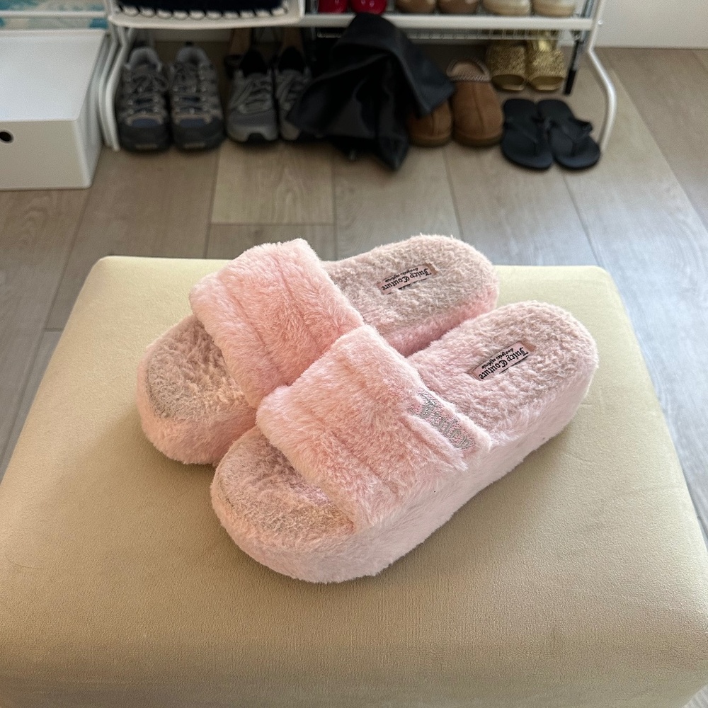 Juicy Couture - world faux fur platform slippers - US 8